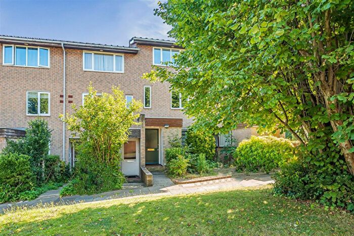 2 Bedroom Flat To Rent In Chepstow Rise, Croydon, CR0