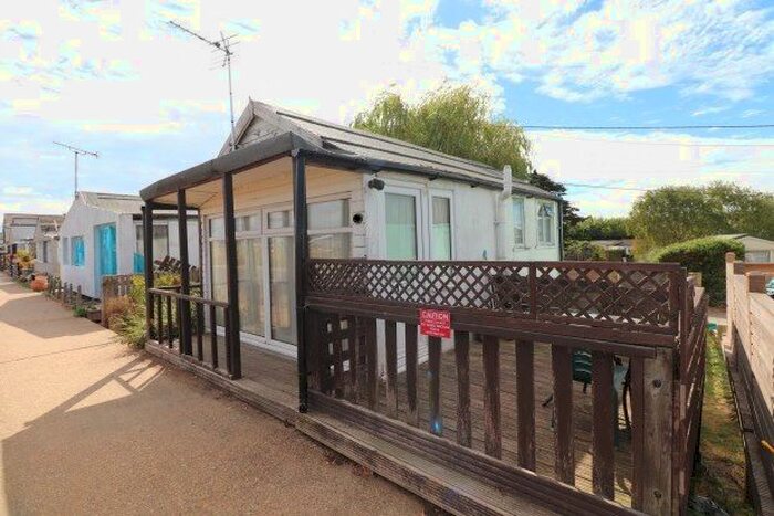 1 Bedroom Chalet To Rent In Tower Estate, Clacton-On-Sea, CO16