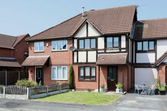 3 Bedroom Terraced House For Sale In St. Annes Way, Worksop, S80