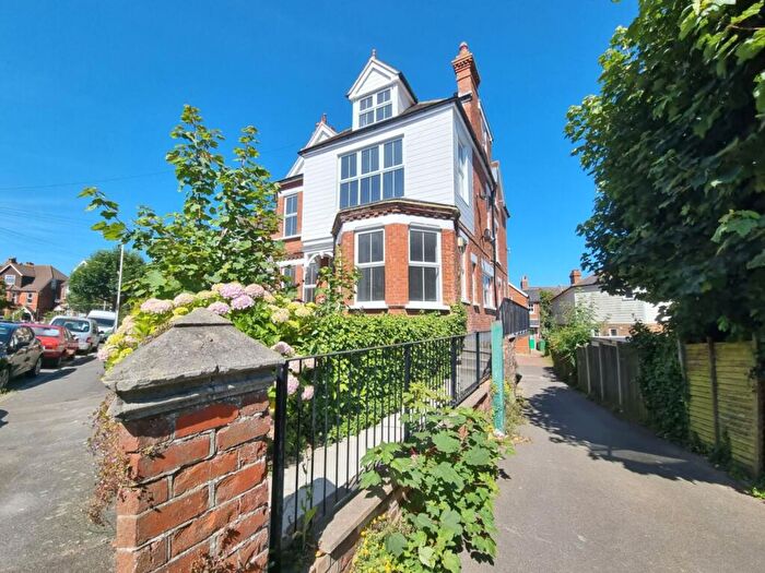 3 Bedroom Apartment To Rent In Wiltie Gardens, Folkestone, CT19