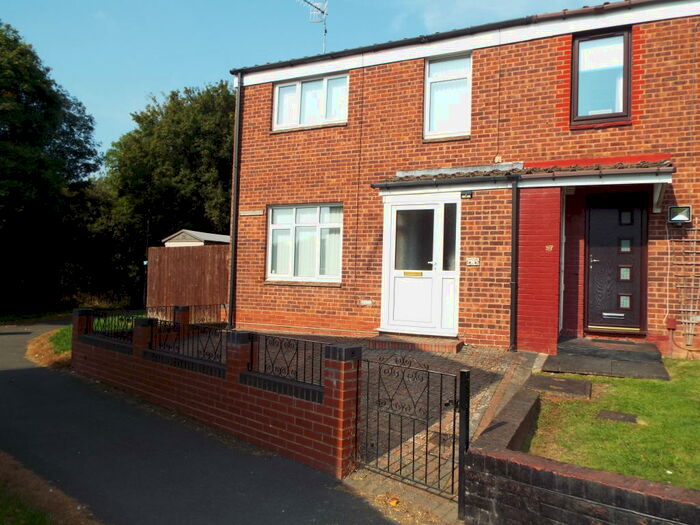 3 Bedroom House To Rent In Treville Close, Redditch, B98