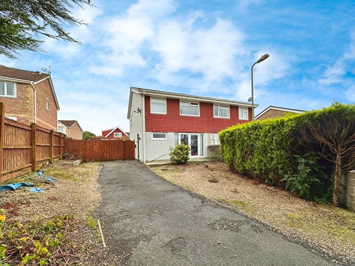 3 Bedroom Semi-Detached House For Sale In Telford Close, Penpedairheol, Hengoed, CF82
