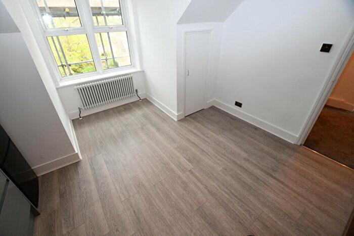 2 Bedroom Apartment To Rent In Selhurst Road, London, SE25