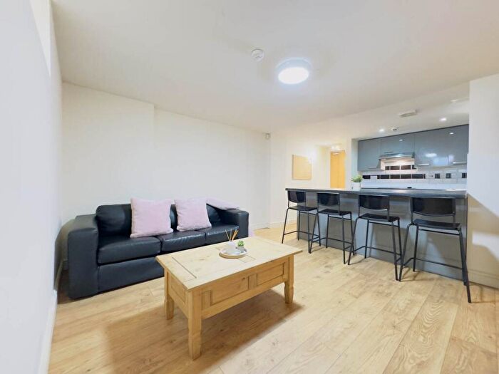 4 Bedroom Flat To Rent In Crwys Road, Cathays, Cardiff, CF24
