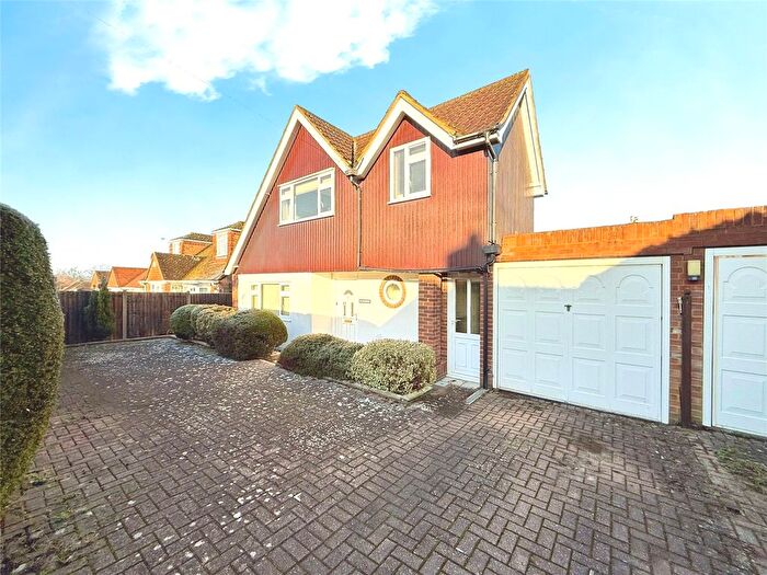 4 Bedroom Detached House For Sale In Maple Drive, Crowthorne, Berkshire, RG45