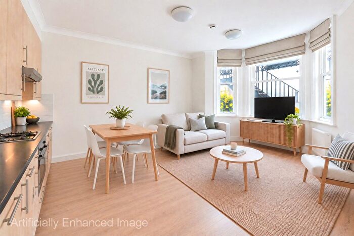 2 Bedroom Flat For Sale In Castletown Road, London, W14