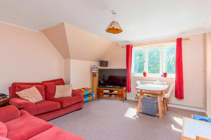 2 Bedroom Flat To Rent In The Ham, Brentford, TW8