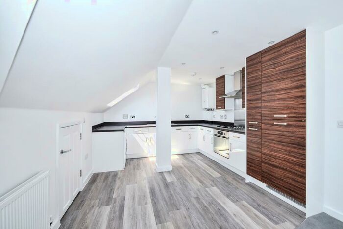 2 Bedroom Flat To Rent In Barmeston Road London, SE6