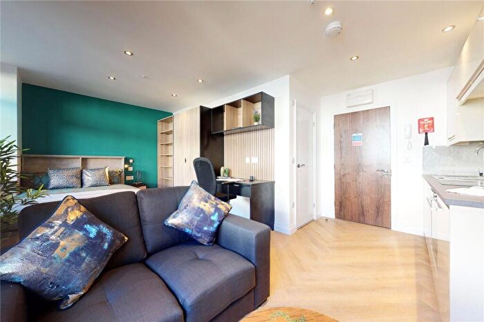 Apartment To Rent In Apt, South Parade #, LS1