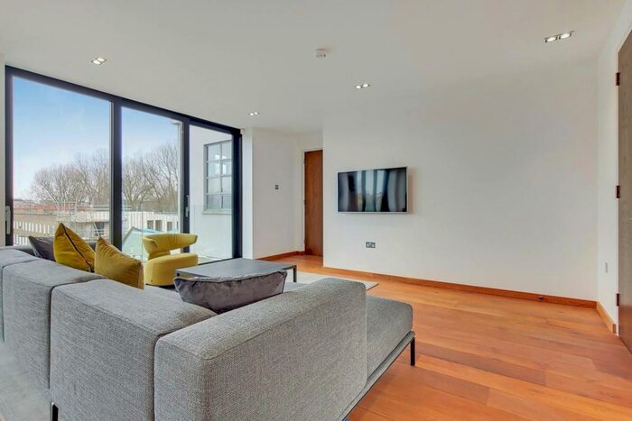 2 Bedroom Flat To Rent In Bayham Street, Camden Town, London, NW1