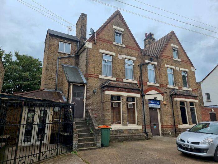 2 Bedroom Flat To Rent In St Andrews Road, Plaistow, E13