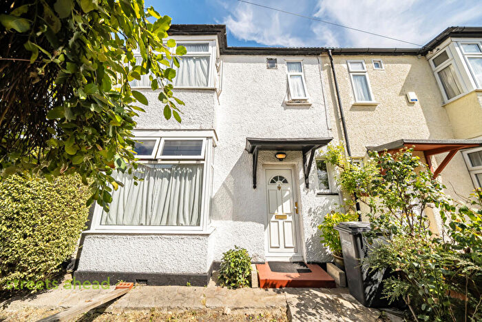 4 Bedroom End Of Terrace House For Sale In Ingram Road, Thornton Heath, CR7