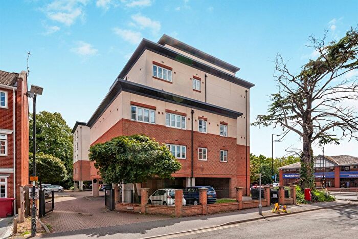 2 Bedroom Flat For Sale In Bath Road, Slough, SL1