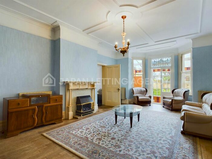 2 Bedroom Flat To Rent In Creffield Road, Acton, London, W3