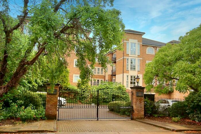 2 Bedroom Flat To Rent In Evesham Court, Queens Road, Richmond, TW10
