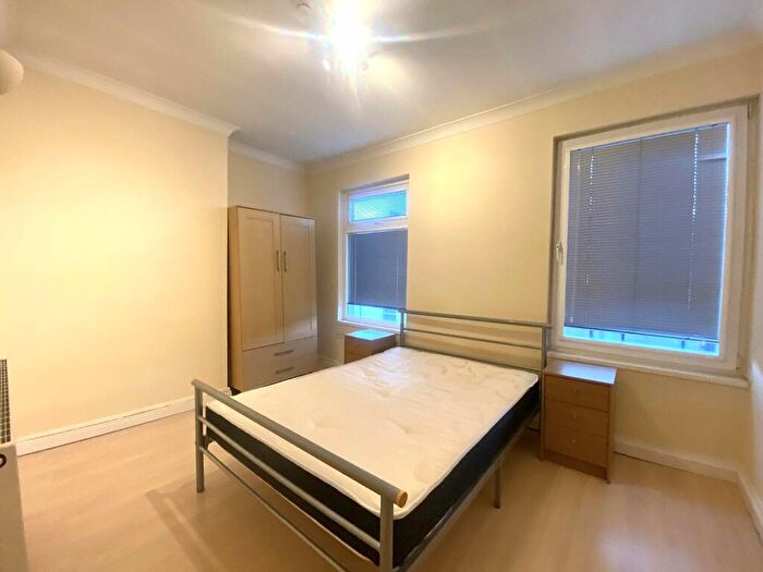 2 Bedroom Flat To Rent In Crofts Street, Roath, Cardiff, CF24