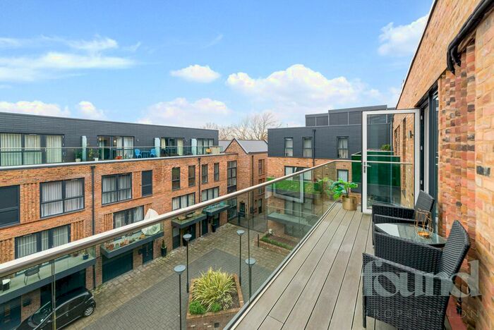 1 Bedroom Flat For Sale In Lion Wharf, Isleworth, TW7