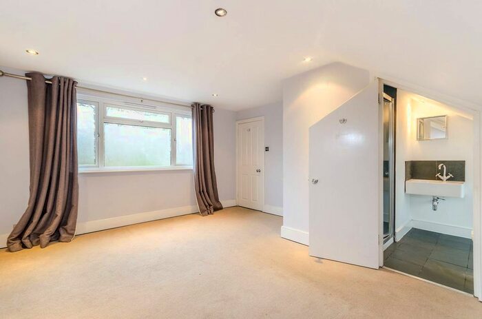 3 Bedroom Flat To Rent In Foyle Road, Blackheath, London, SE3
