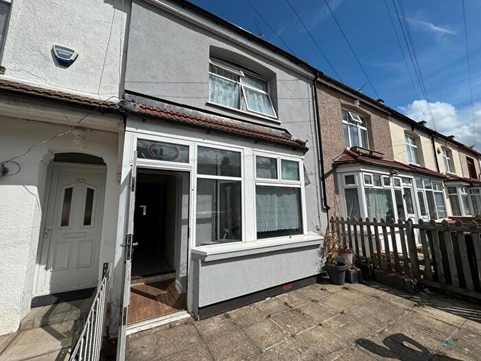 3 Bedroom End Of Terrace House To Rent In Boleyn Road, Forestgate, E7
