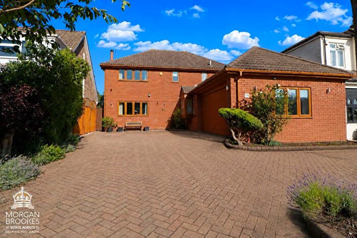 4 Bedroom Detached House For Sale In Kents Hill Road, Benfleet, SS7