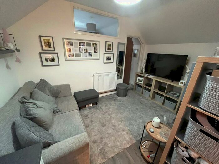 1 Bedroom Apartment To Rent In Glendinning Avenue, Weymouth, DT4