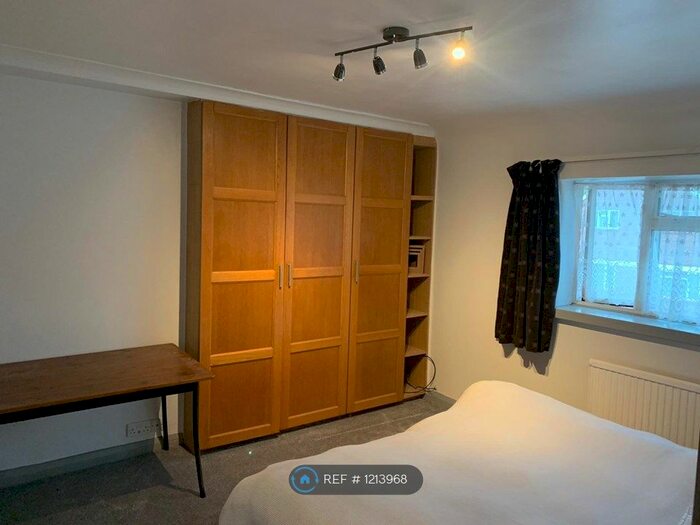 4 Bedroom Terraced House To Rent In Horton Avenue, London, NW2