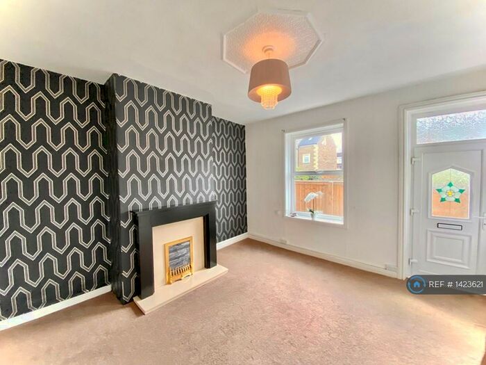 2 Bedroom End Of Terrace House To Rent In Morley, Morley, Leeds, LS27