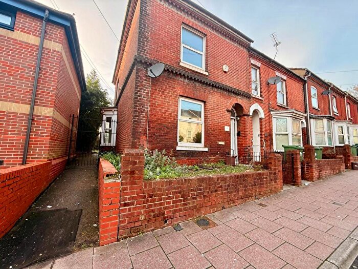 3 Bedroom End Of Terrace House To Rent In Bevois Hill, SO14