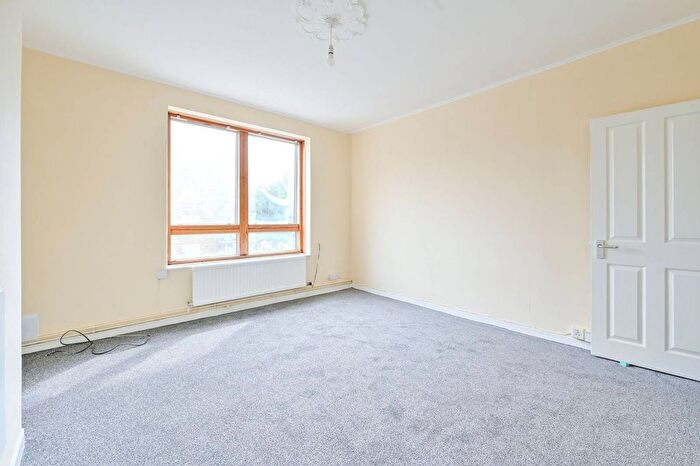 2 Bedroom Flat To Rent In Brandon Street, Elephant And Castle, London, SE17