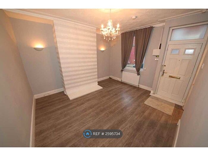2 Bedroom Terraced House To Rent In East Park Place, Leeds, LS9