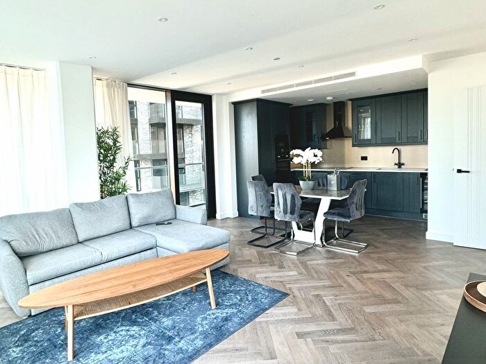 2 Bedroom Flat To Rent In Merino Gardens, London, E1W