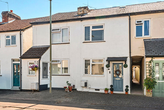 2 Bedroom Terraced House For Sale In Alexandra Road, Addlestone, KT15