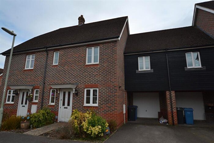 3 Bedroom House To Rent In Tithing Road, Fleet, GU51