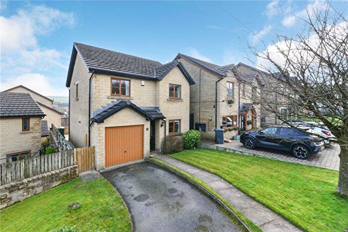 3 Bedroom Detached House For Sale In Seven Acres, Denholme, BD13