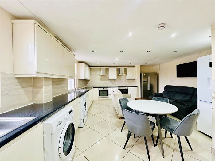 8 Bedroom Flat To Rent In Ilkeston Road, Nottingham, NG7