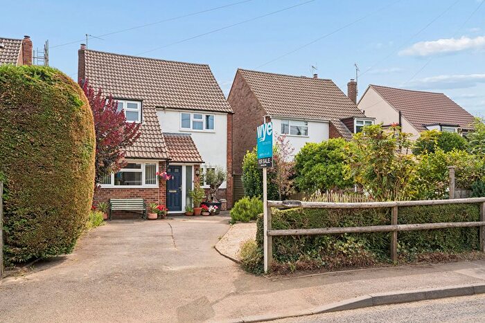 3 Bedroom Detached House For Sale In Clarendon Road, Prestwood, HP16