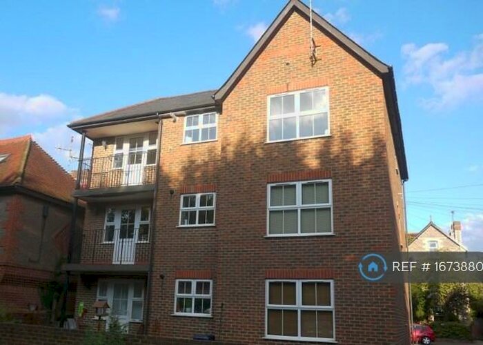 2 Bedroom Flat To Rent In Henley Court, Reading, RG1