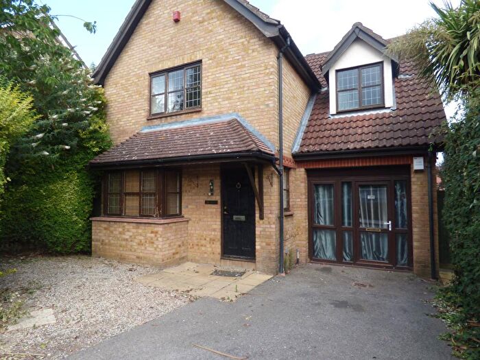 3 Bedroom Detached House To Rent In Redwood Drive, SS15