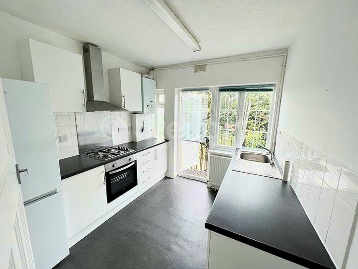 2 Bedroom Flat To Rent In Torrington Park, London, N12