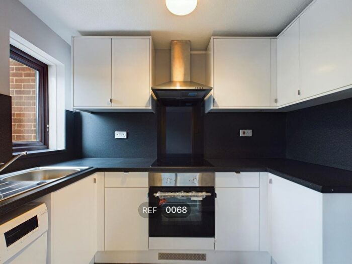 1 Bedroom Flat To Rent In Trinity Court, Fish Street, HU1