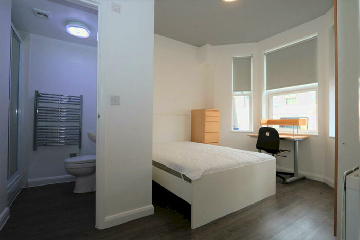 5 Bedroom Terraced House To Rent In Gulson Road, Coventry, West Midlands, CV1