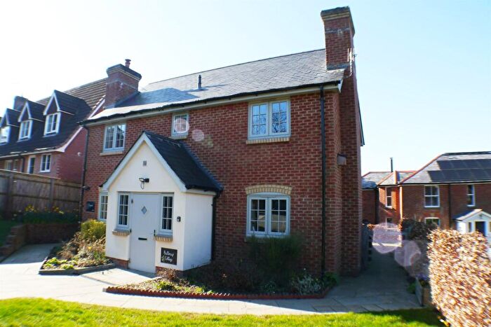 3 Bedroom Semi-Detached House To Rent In Redlynch, SP5