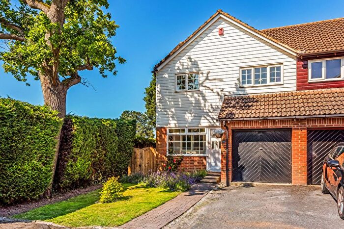 3 Bedroom End Of Terrace House For Sale In Coomb Field, Edenbridge, TN8