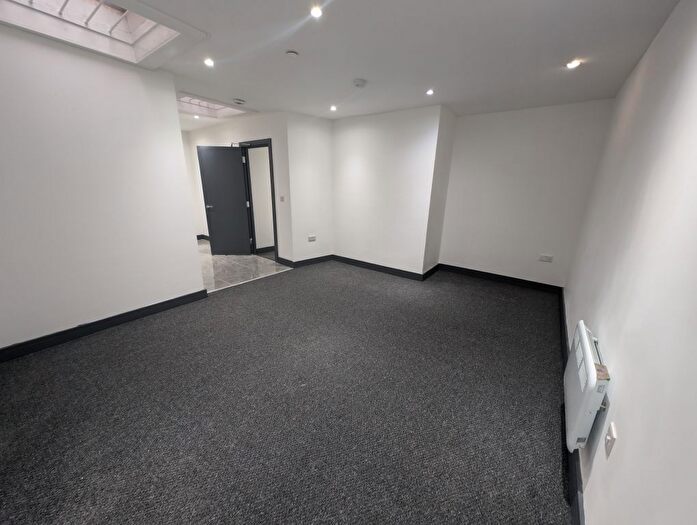 2 Bedroom Flat To Rent In Commercial Street, Mountain Ash, CF45