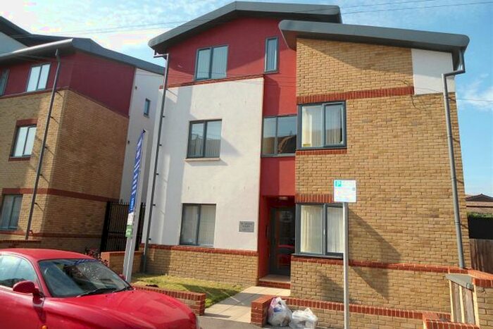 1 Bedroom Flat To Rent In St Marys Court, Strood, ME2