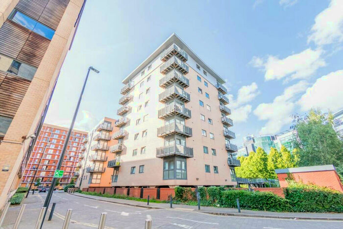 2 Bedroom Apartment To Rent In City Walk, Holbeck, Leeds, LS11