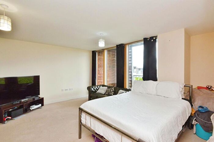 1 Bedroom Apartment For Sale In South Row, Milton Keynes, MK9
