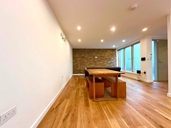 1 Bedroom Detached House To Rent In Ravensbourne Road, Catford, London, SE6