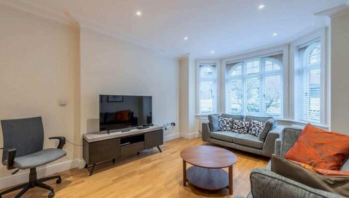 3 Bedroom Flat To Rent In Hamlet Gardens, London, W6