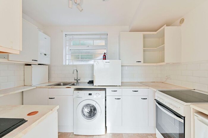 1 Bedroom Flat To Rent In Thornton Hill, London, Wimbledon Village, London, SW19